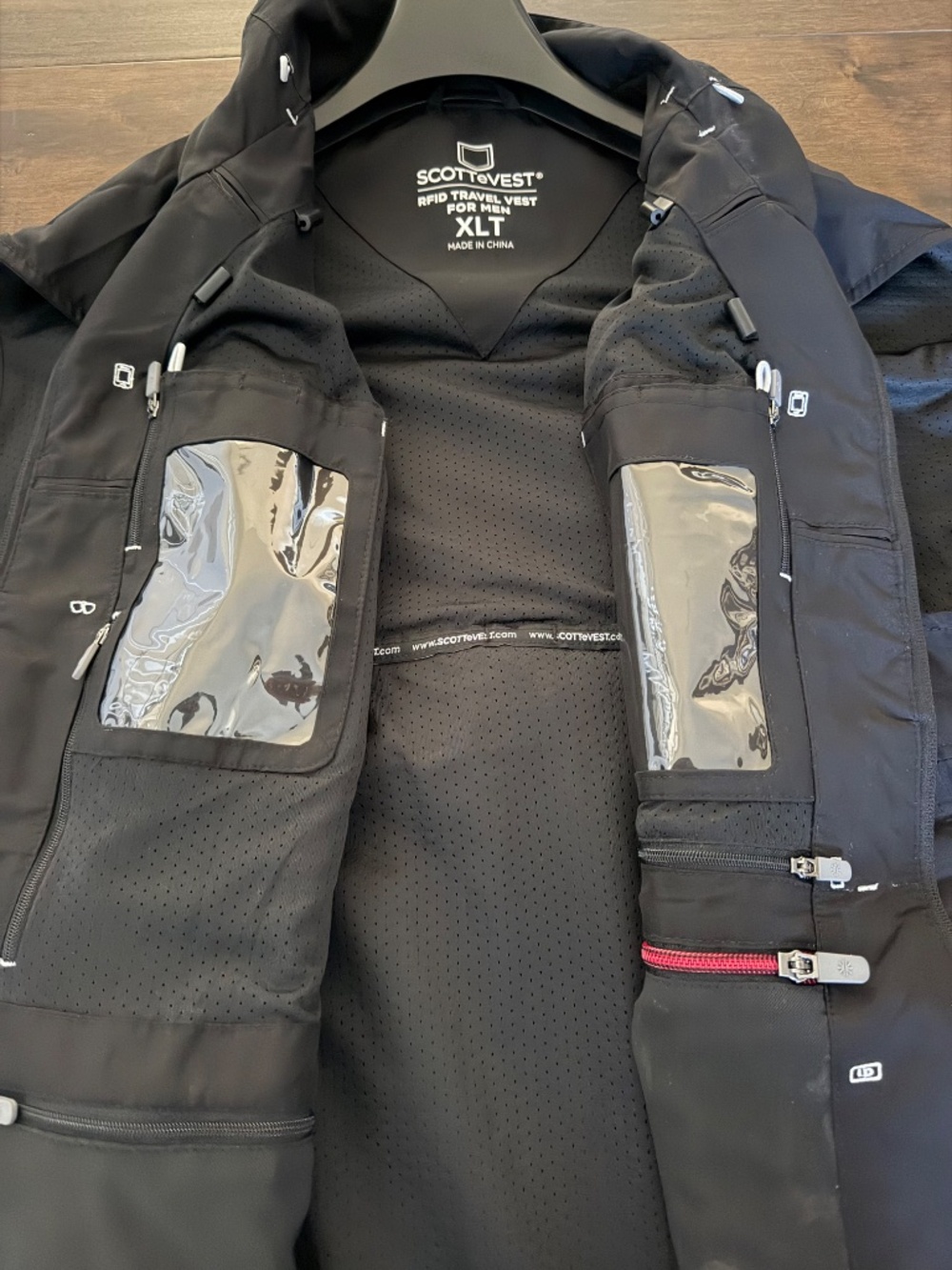 Men’s SCOTTe Travel Vest - Picture 3 of 3